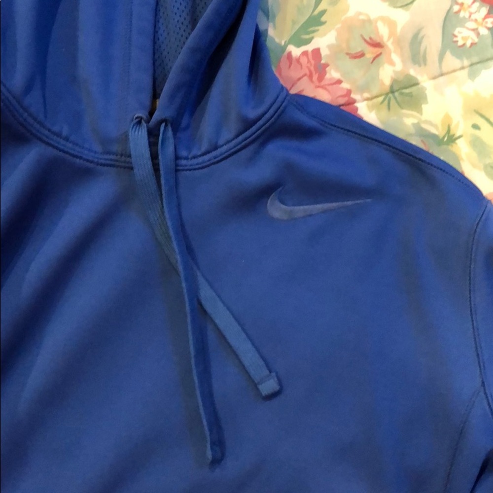 Nike’s blue therma fit size L hoodie